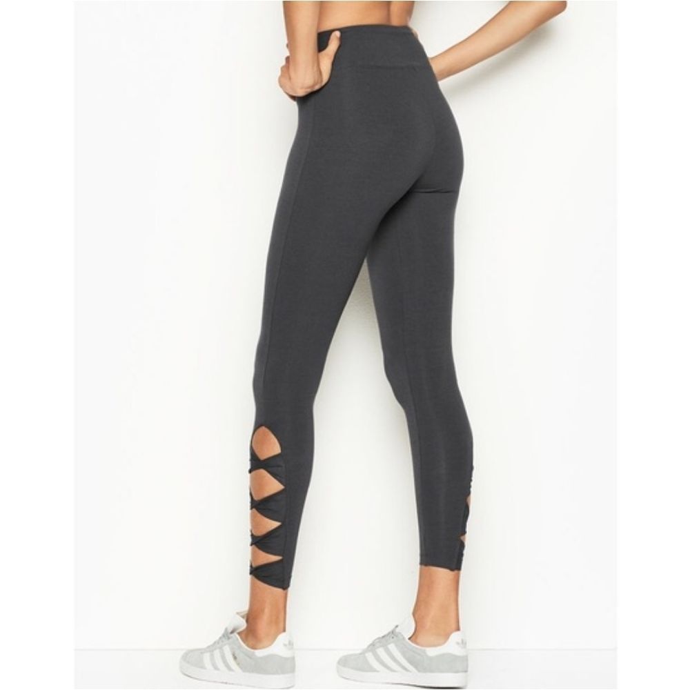 VICTORIA SPORTโ Black Leggingsโ"Knockout Capri" Mesh Bows on Side Ankles Size XS
